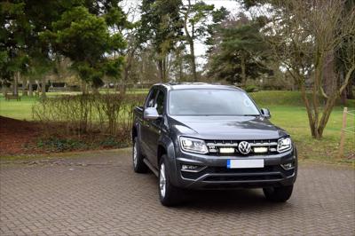 Lazer Lamps Kühlergrill-Kit VW Amarok (2016+) V6 inkl. 2x Triple-R 750 G2 Elite