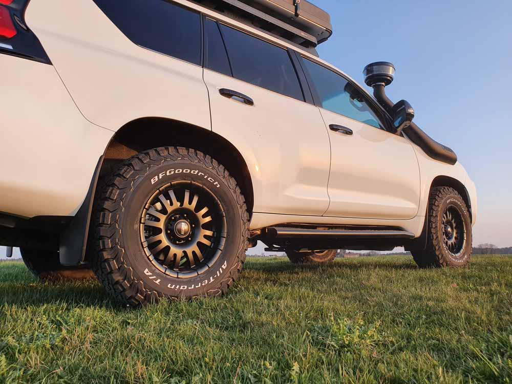 Komplettrad HOAW001 17" (schwarz, BFG 265/70, Toyota Land Cruiser) Komplettrad HOAW001 17" (schwarz, BFG 265/70, Toyota Land Cruiser)