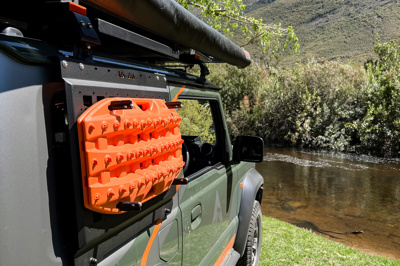 Alu-Cab Jimny Molle Platte für Fahrzeugsseite Rechts & Links (1 Stück)