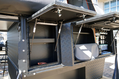Alu-Cab Khaya Camper Familie Einheit/Schwarz