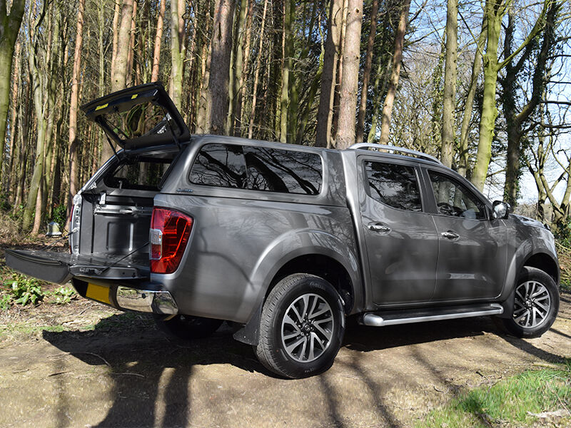 Aeroklas Stylish Hardtop - seitliche Ausstellfenster - Nissan D/C 2015-