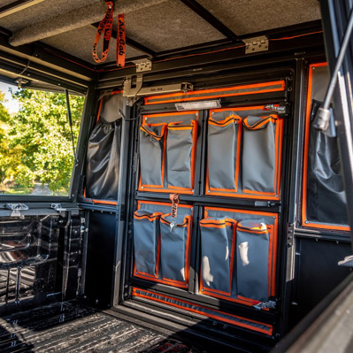Alu-Cab Canopy Camper 6,5FT Toyota Tundra 2007-2021, schwarz Alu-Cab Canopy Camper 6,5FT Toyota Tundra 2007-2021, schwarz