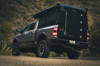 Alu-Cab Canopy Camper 6.4FT Dodge RAM DT (1500,2500,3500) 2009-2022, schwarz Alu-Cab Canopy Camper 6.4FT Dodge RAM DT (1500,2500,3500) 2009-2022, schwarz