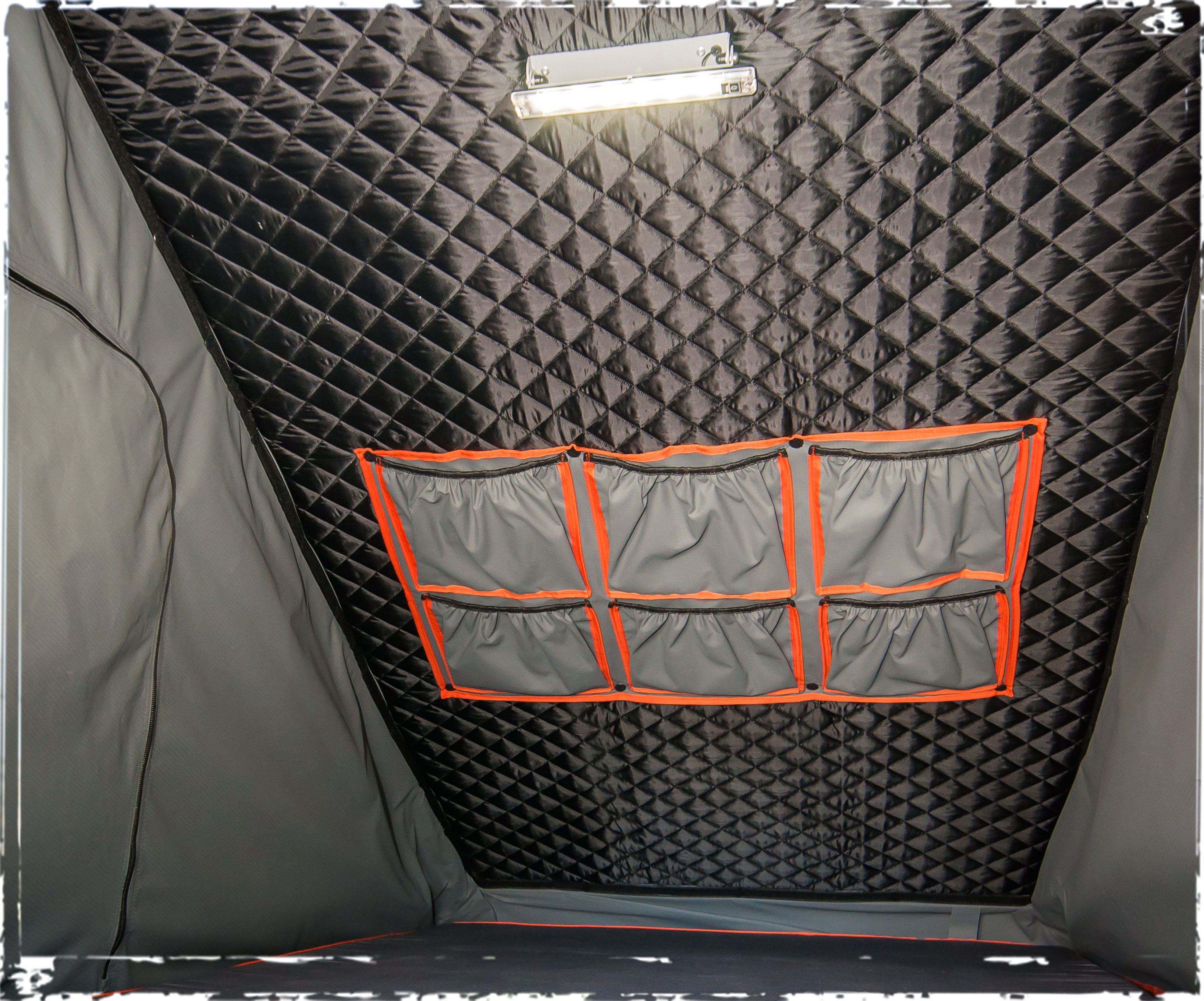 Alu-Cab Canopy Camper VW Amarok D/Cab 2023+ in Schwarz Alu-Cab Canopy Camper VW Amarok D/Cab 2023+ in Schwarz