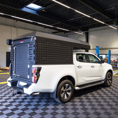 Alu-Cab Canopy Camper Isuzu D-Max D/Cab ab 2021+ in schwarz