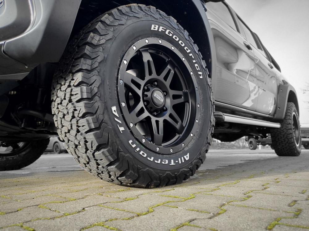 Komplettrad HOAW002 18" (schwarz, BFG 285/60, Ford Ranger) Komplettrad HOAW002 18" (schwarz, BFG 285/60, Ford Ranger)