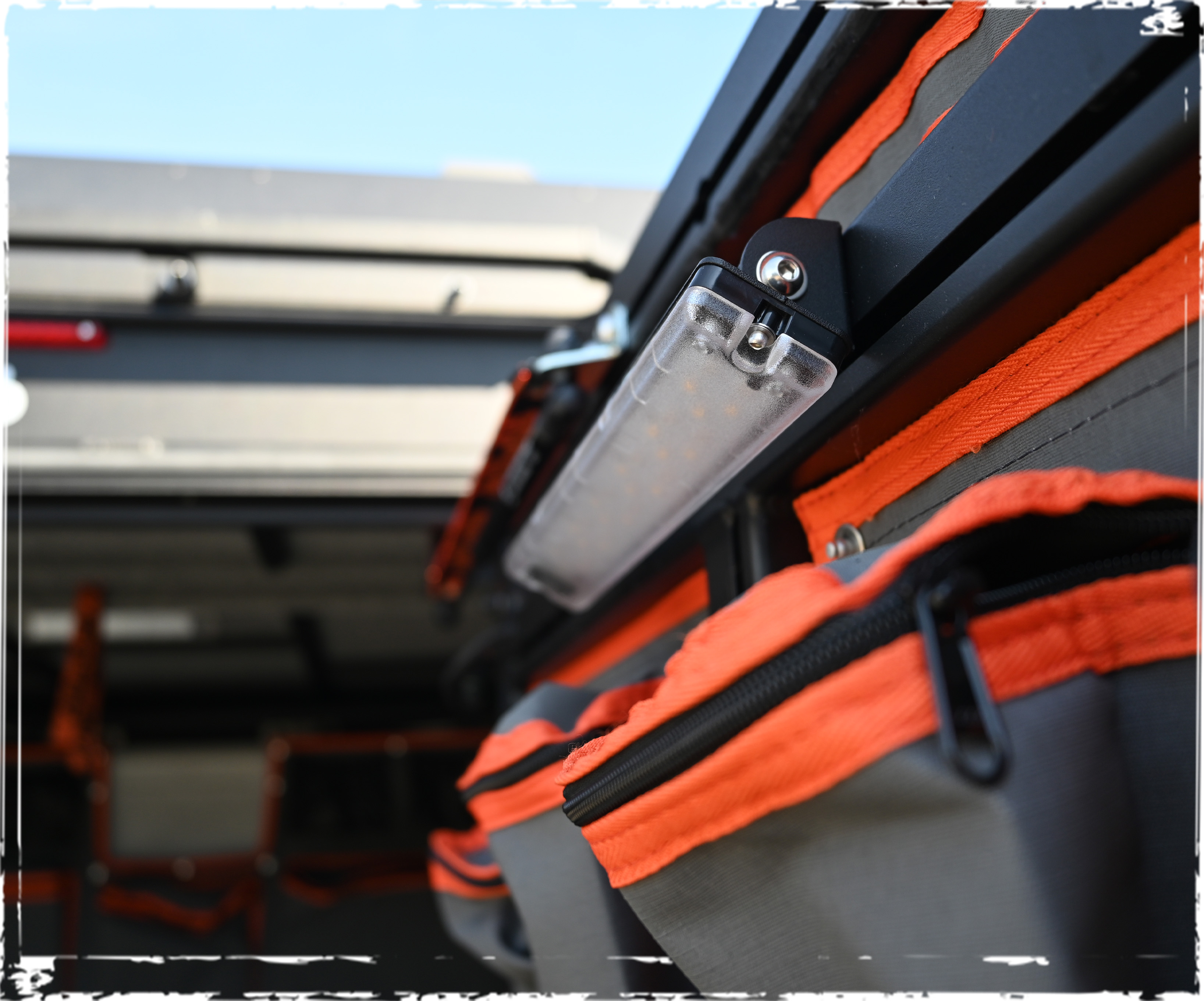 Alu-Cab Canopy Camper 6.4FT Dodge RAM DT (1500,2500,3500) 2009-2022, schwarz Alu-Cab Canopy Camper 6.4FT Dodge RAM DT (1500,2500,3500) 2009-2022, schwarz