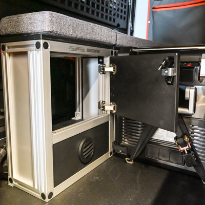 Innenausbau von Tailgate Gear für Alu-Cab Canopy Camper & ModCAP, Double Cab TH16+