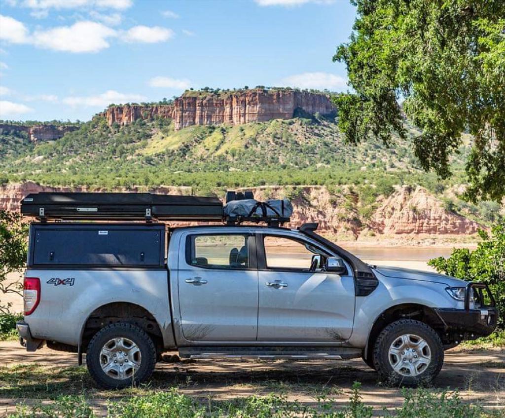 Alu-Cab Hardtop Explorer Ford Ranger 2012-22 Doppelkabine schwarz/glatt Alu-Cab Hardtop Explorer Ford Ranger 2012-22 Doppelkabine schwarz/glatt
