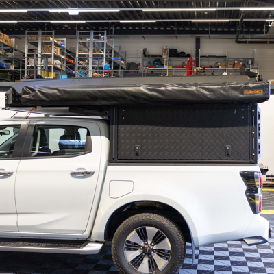 Alu-Cab Canopy Camper Isuzu D-Max D/Cab ab 2021+ in schwarz
