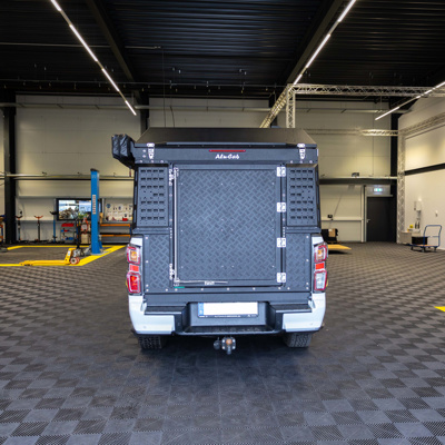 Alu-Cab Canopy Camper Isuzu D-Max D/Cab ab 2021+ in schwarz