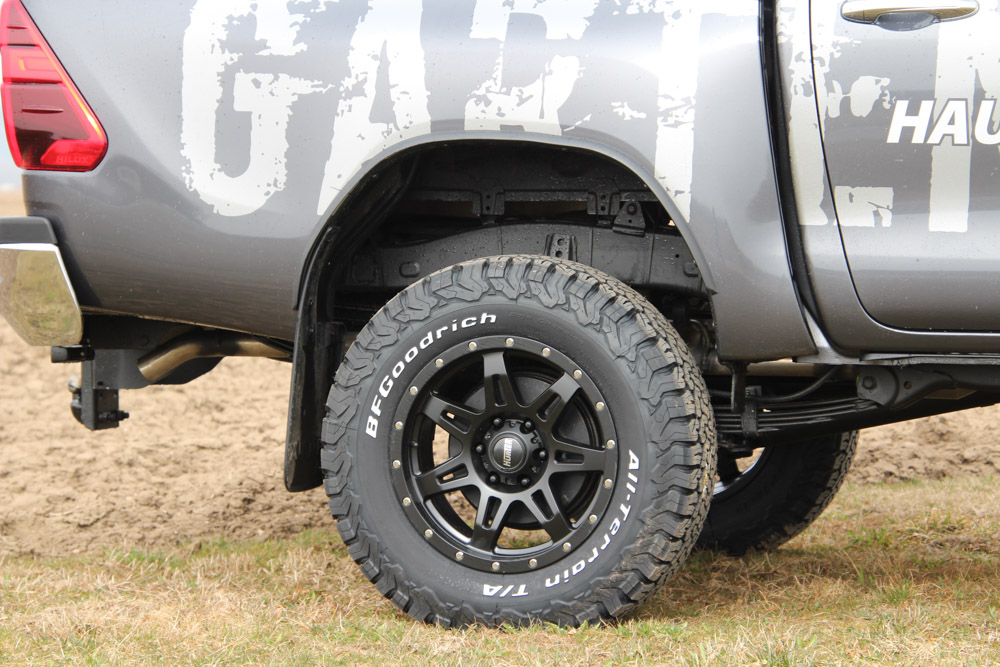Komplettrad HOAW002 18" (schwarz, BFG 285/65, Toyota Hilux) Komplettrad HOAW002 18" (schwarz, BFG 285/65, Toyota Hilux)