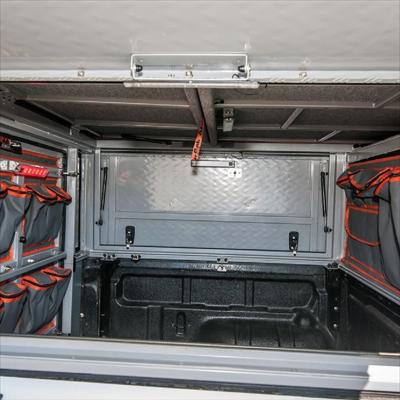 Alu-Cab Canopy Camper Ford F150 5.5" 2015-2020, schwarz Alu-Cab Canopy Camper Ford F150 5.5" 2015-2020, schwarz