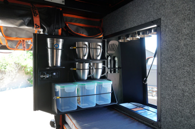 Alu-Cab Khaya Camper Komfort Einheit/Schwarz Alu-Cab Khaya Camper Komfort Einheit/Schwarz