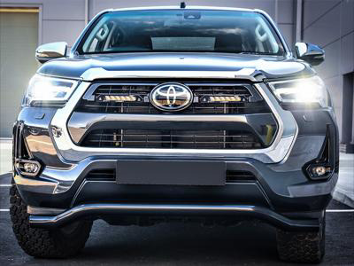 Lazer Lamps Kühlergrill-Kit Toyota Hilux (2021+) inkl. 2x Triple-R 750 - Beacon Lazer Lamps Kühlergrill-Kit Toyota Hilux (2021+) inkl. 2x Triple-R 750 - Beacon