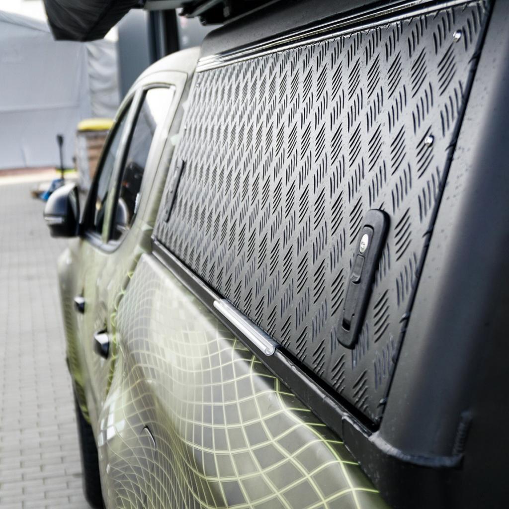 Alu-Cab Hardtop Explorer Mitsubishi L200/ Fiat Fullback 2016+ Doppelkabine schwarz/ geriffelt Alu-Cab Hardtop Explorer Mitsubishi L200/ Fiat Fullback 2016+ Doppelkabine schwarz/ geriffelt