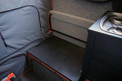 Alu-Cab Khaya Camper Komfort Einheit/Schwarz