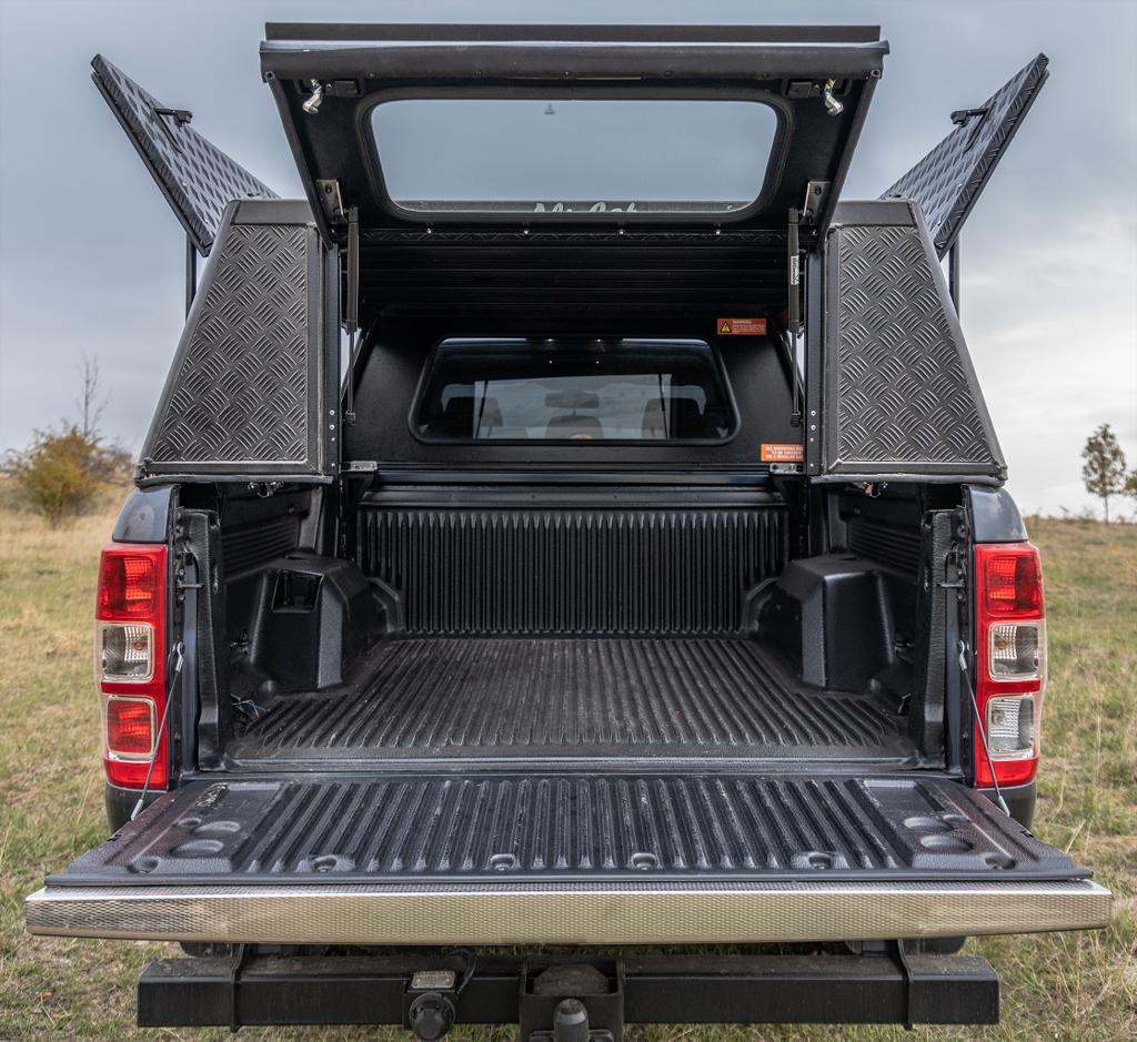 Alu-Cab Hardtop Adventure Ford Ranger 2012-22 Doppelkabine schwarz/ geriffelt