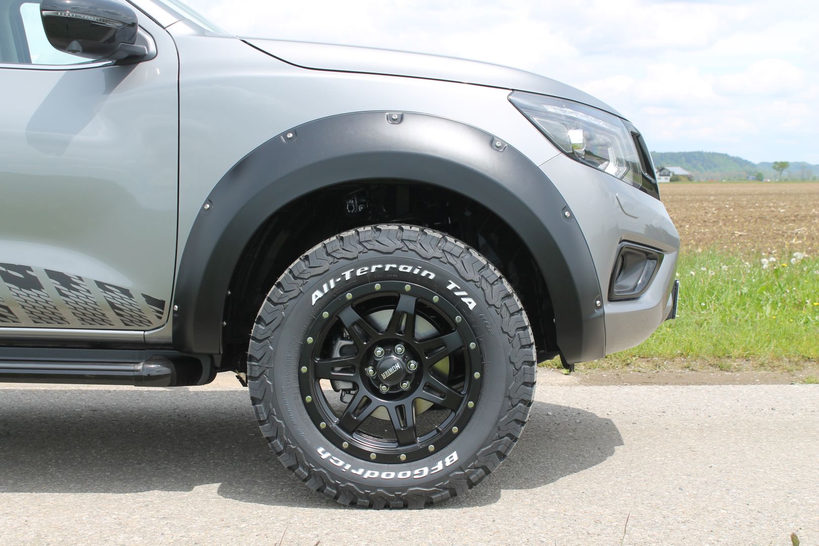 Komplettrad HOAW002 18" (schwarz, 285/60R18 118/115S BF-Goodrich All-Terrain TA KO3 LR-D RWL, Nissan Navara)