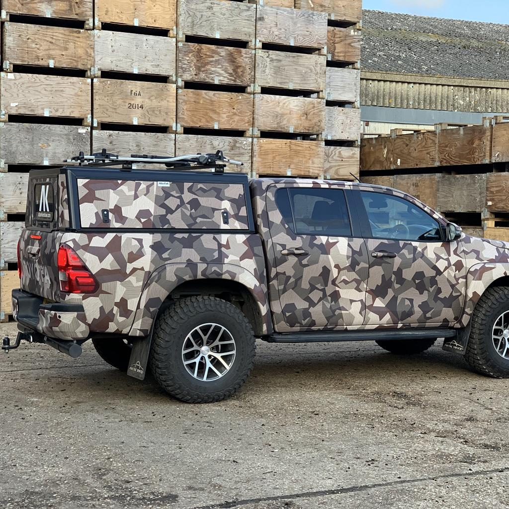Alu-Cab Hardtop Adventure Toyota Hilux 2005-2015 Doppelkabine schwarz/ glatt