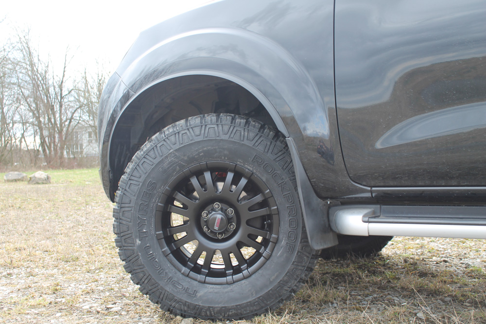 Komplettrad HOAW001 17" (schwarz, BFG 265/70, Nissan Navara) Komplettrad HOAW001 17" (schwarz, BFG 265/70, Nissan Navara)