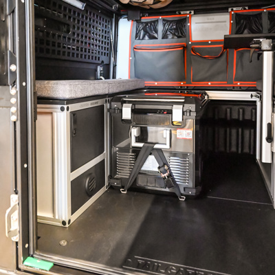 Innenausbau von Tailgate Gear für Alu-Cab Canopy Camper & ModCAP, Double Cab TH16+