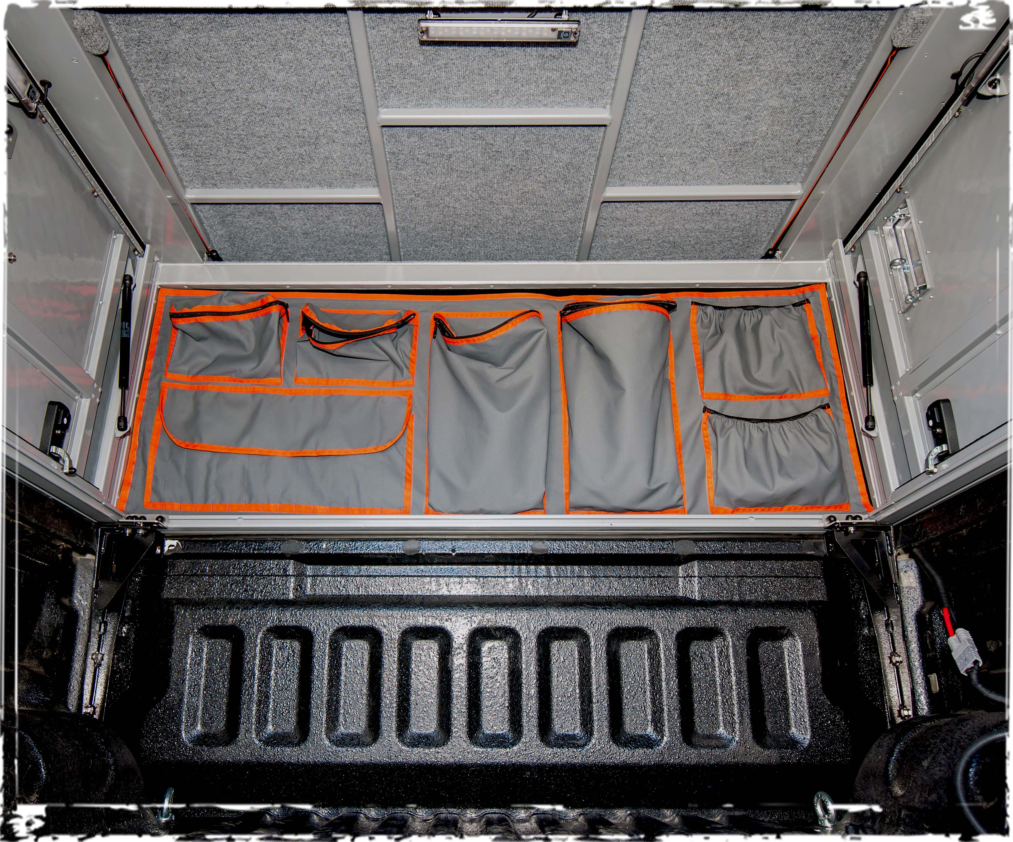 Alu-Cab Canopy Camper Toyota Tacoma Long Bed ab 2016+ in schwarz Alu-Cab Canopy Camper Toyota Tacoma Long Bed ab 2016+ in schwarz