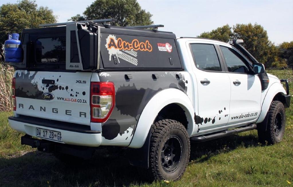 Alu-Cab Hardtop Adventure Ford Ranger 2012-22 Doppelkabine schwarz/ geriffelt