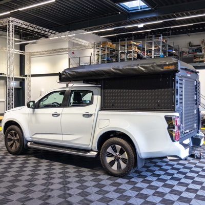 Alu-Cab Canopy Camper Isuzu D-Max D/Cab ab 2021+ in schwarz Alu-Cab Canopy Camper Isuzu D-Max D/Cab ab 2021+ in schwarz