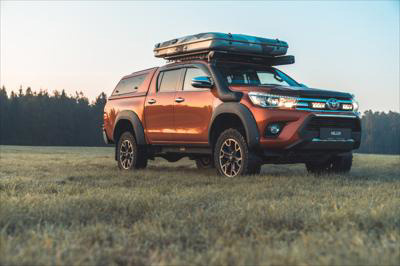 Lazer Lamps Kühlergrill-Kit Toyota Hilux (2017-2020) inkl. 2x Triple-R 750 - Beacon