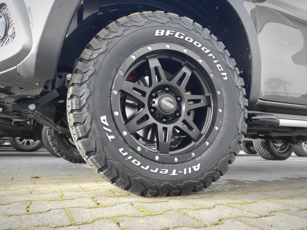 Komplettrad HOAW002 18" (schwarz, BFG 285/60, Ford Ranger) Komplettrad HOAW002 18" (schwarz, BFG 285/60, Ford Ranger)