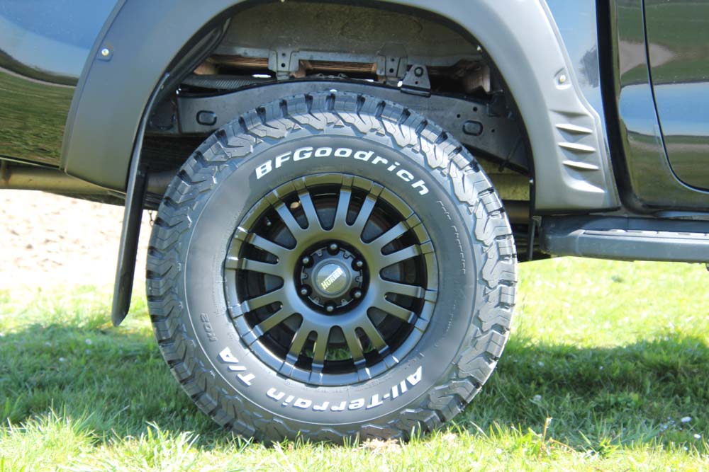Komplettrad HOAW001 17" (schwarz, BFG 265/70, Toyota Hilux) Komplettrad HOAW001 17" (schwarz, BFG 265/70, Toyota Hilux)