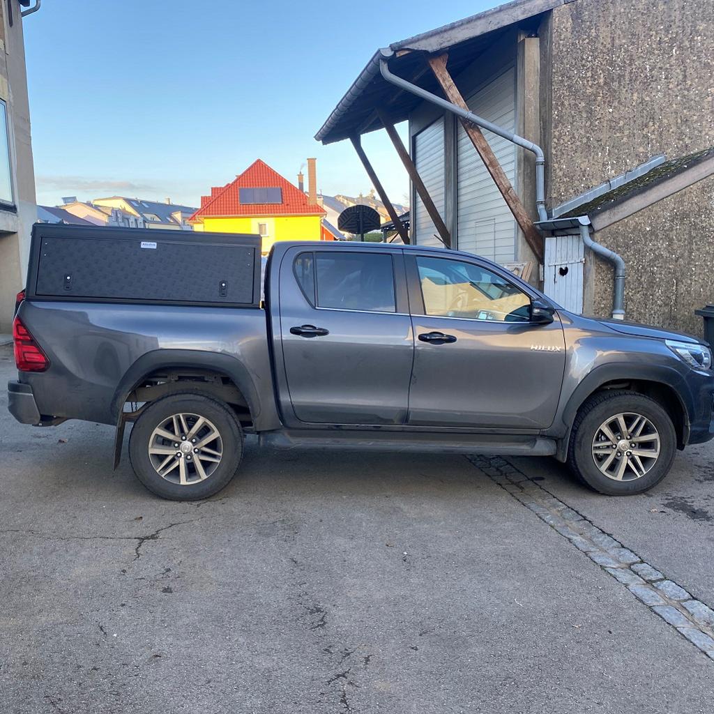 Alu-Cab Hardtop Explorer Toyota Hilux 2016+ Doppelkabine schwarz/ geriffelt