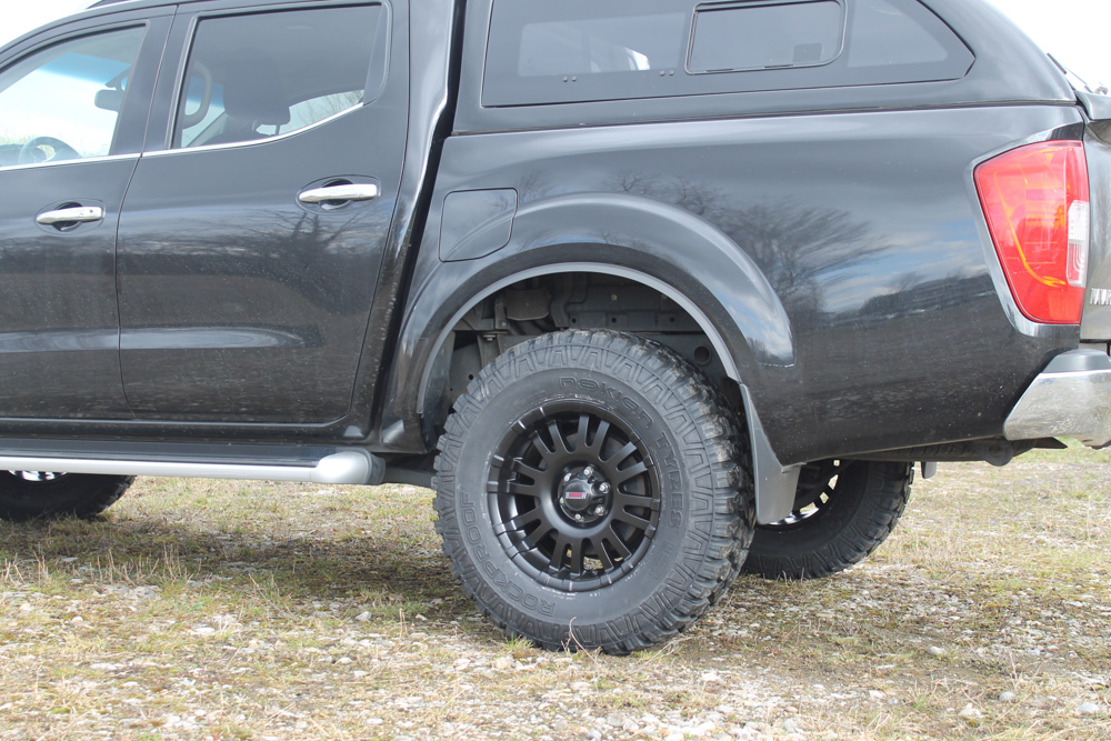 Komplettrad HOAW001 17" (schwarz, BFG 265/70, Nissan Navara) Komplettrad HOAW001 17" (schwarz, BFG 265/70, Nissan Navara)