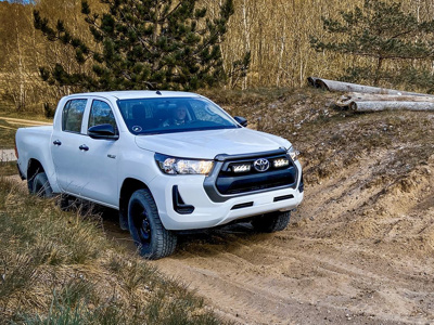 Lazer Lamps Kühlergrill-Kit Toyota Hilux (2021+) inkl. 2x Triple-R 750 - Beacon