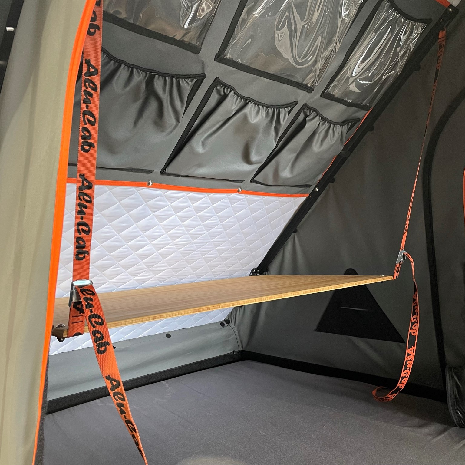 Alu-Cab Dachzelt Klappbarer Tisch für Dachzelt Innen 3.1, 3R Alu-Cab Dachzelt Klappbarer Tisch für Dachzelt Innen 3.1, 3R