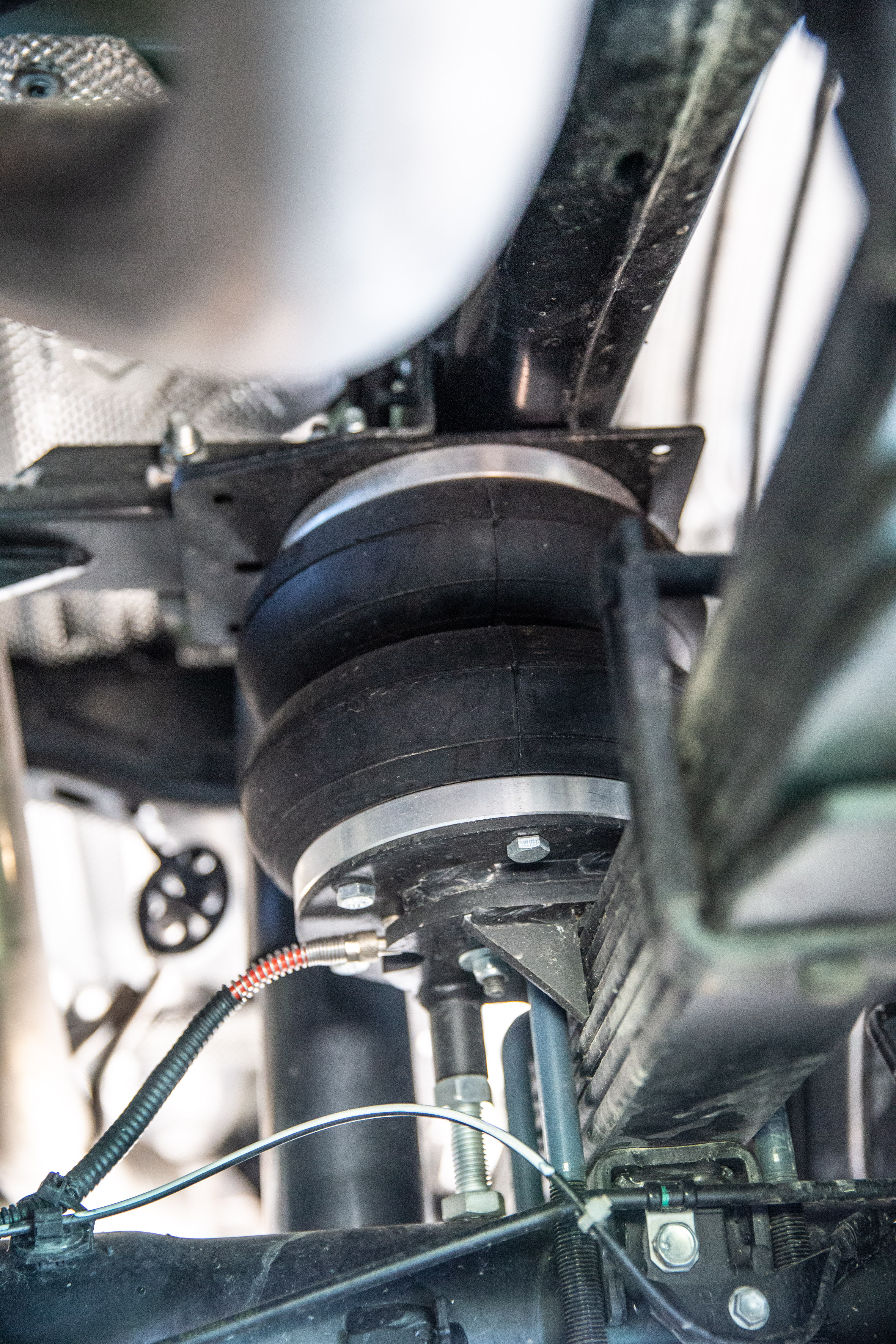 Auflastungspackage 3500KG Toyota Hilux 2016+ mit Premium Luftfederung 2 Kreis und Schwerlastkompletträder HOAW001/2 Auflastungspackage 3500KG Toyota Hilux 2016+ mit Premium Luftfederung 2 Kreis und Schwerlastkompletträder HOAW001/2